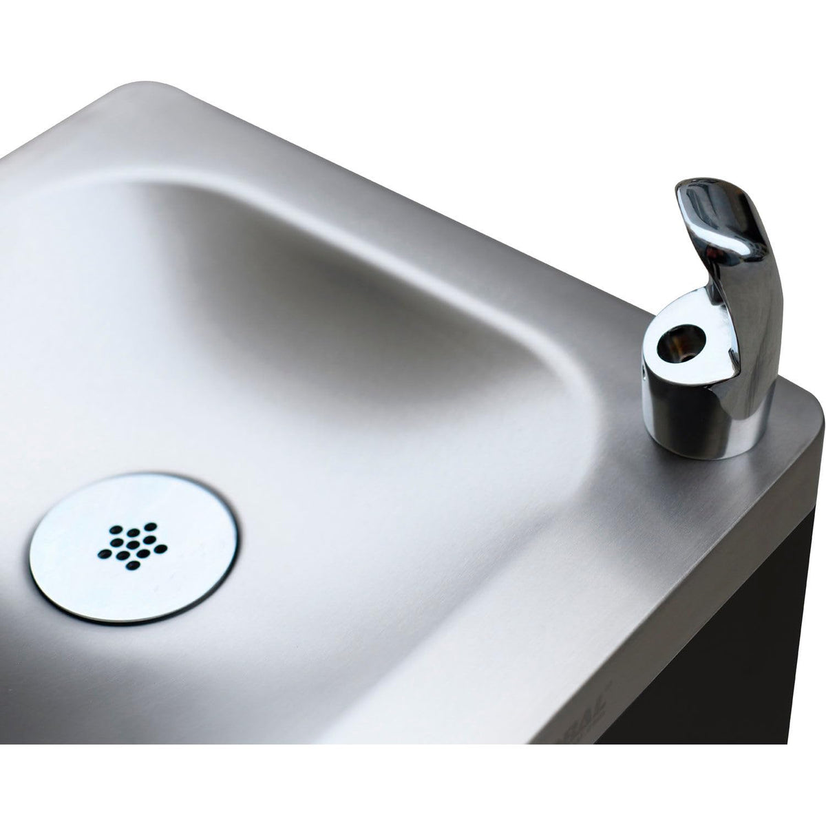 Global Industrial Outdoor Bottle Filler, 316 Stainless Steel, Pushbutton with Bi-Level Drinking Fountain & Pet Station, Black Powder Coat, 47-3/4"W x 28-3/8"D x 60-1/4"H