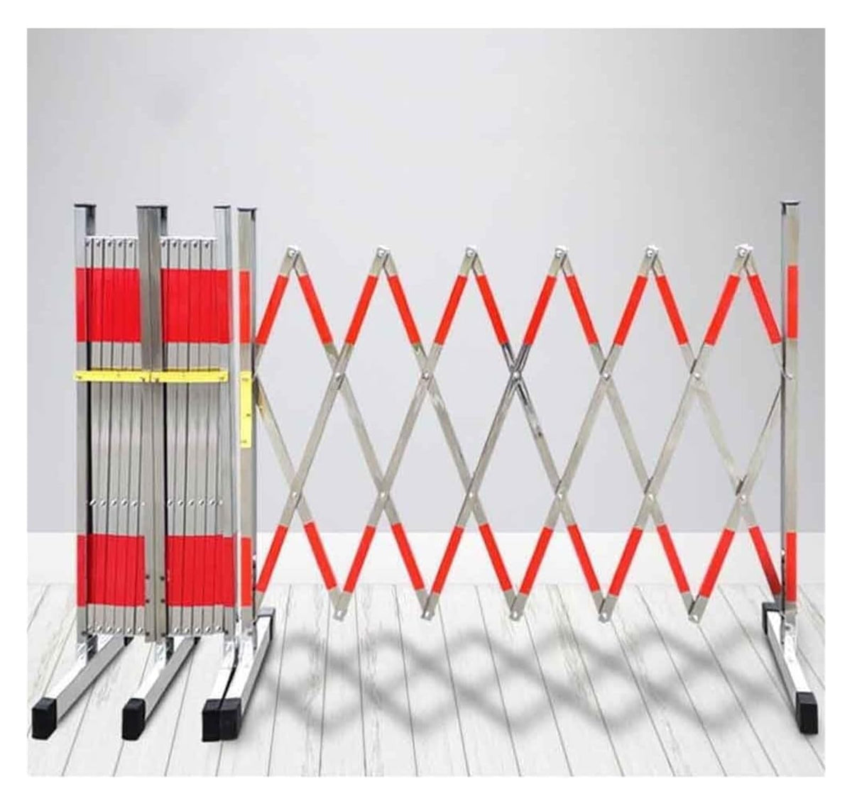 Telescopic Expandable Metal Barrier – Mobile Retractable Safety Barrier for Road Blockades & Construction Sites (1.5 x 7.9 m) – Durable Portable Crowd Control S