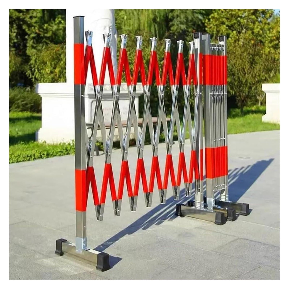 Telescopic Expandable Metal Barrier – Mobile Retractable Safety Barrier for Road Blockades & Construction Sites (1.5 x 7.9 m) – Durable Portable Crowd Control S