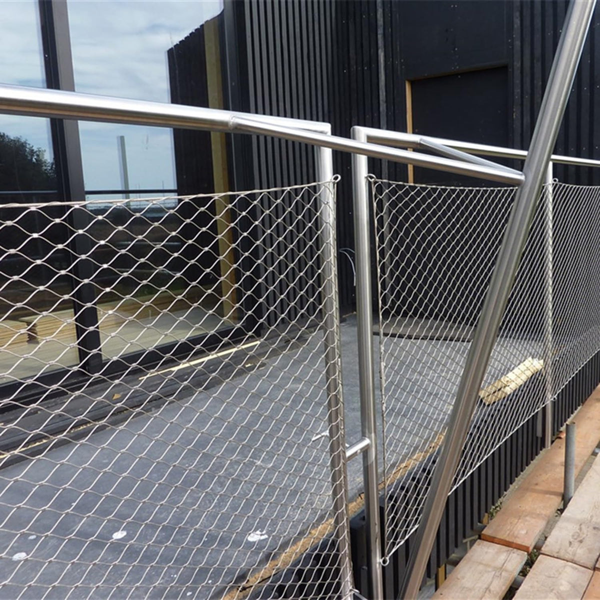 Flexible Stainless Steel Rope Mesh - Durable Safety Net for Garden & Farm Border Protection, Heavy-Duty, Weather-Resistant, Ideal for Pet Enclosure & Outdoor Use